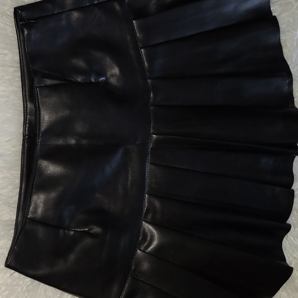 Leather skirt/ Black color /size M - Picture 6 of 8
